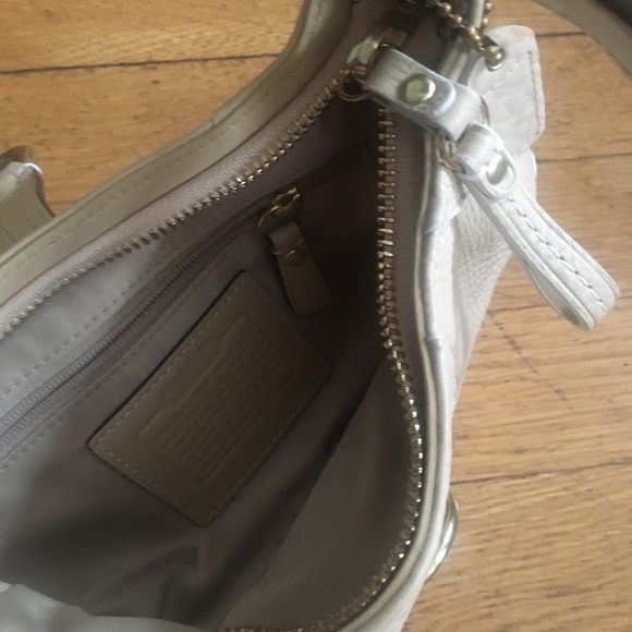 Small Coach Tan leather shoulder bag - Picture 2 of 4